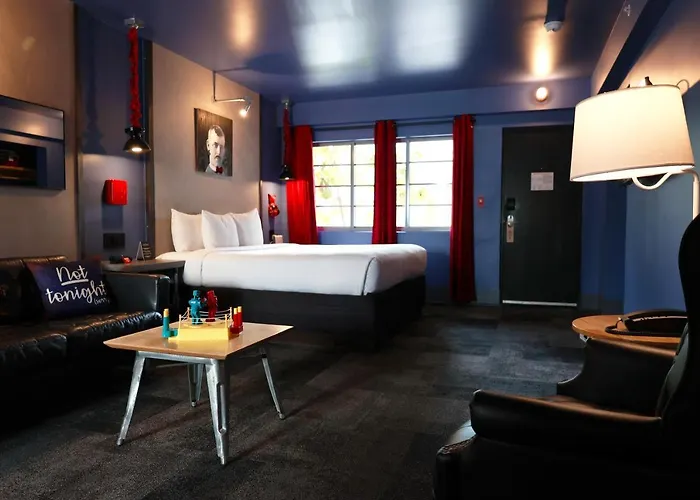 Hotel Gaythering - Gay Hotel - All Adults Welcome
